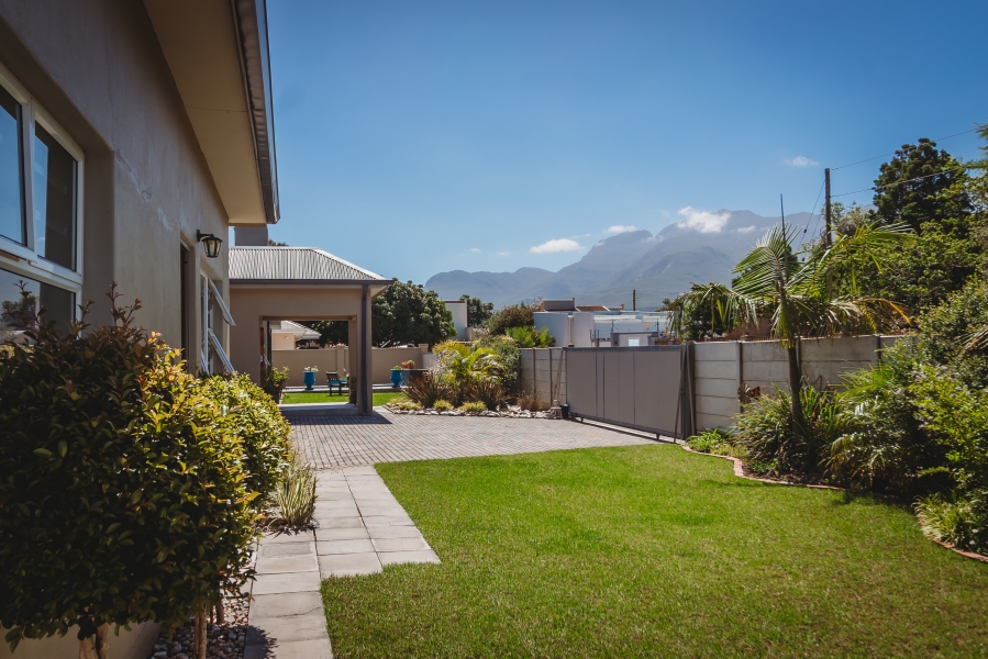 5 Bedroom Property for Sale in Heather Park Western Cape